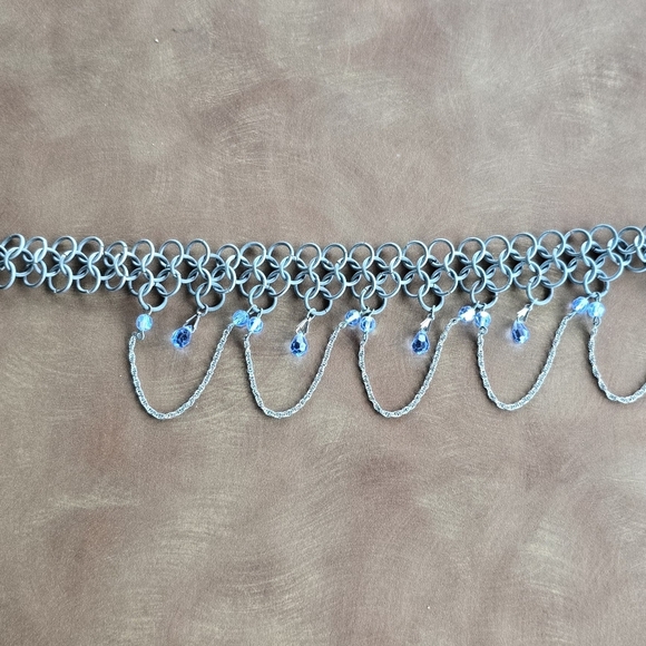 Chain mail choker with blue crystals - Picture 3 of 4